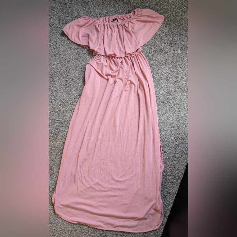 Elegant Pink Off-Shoulder Maxi Dress